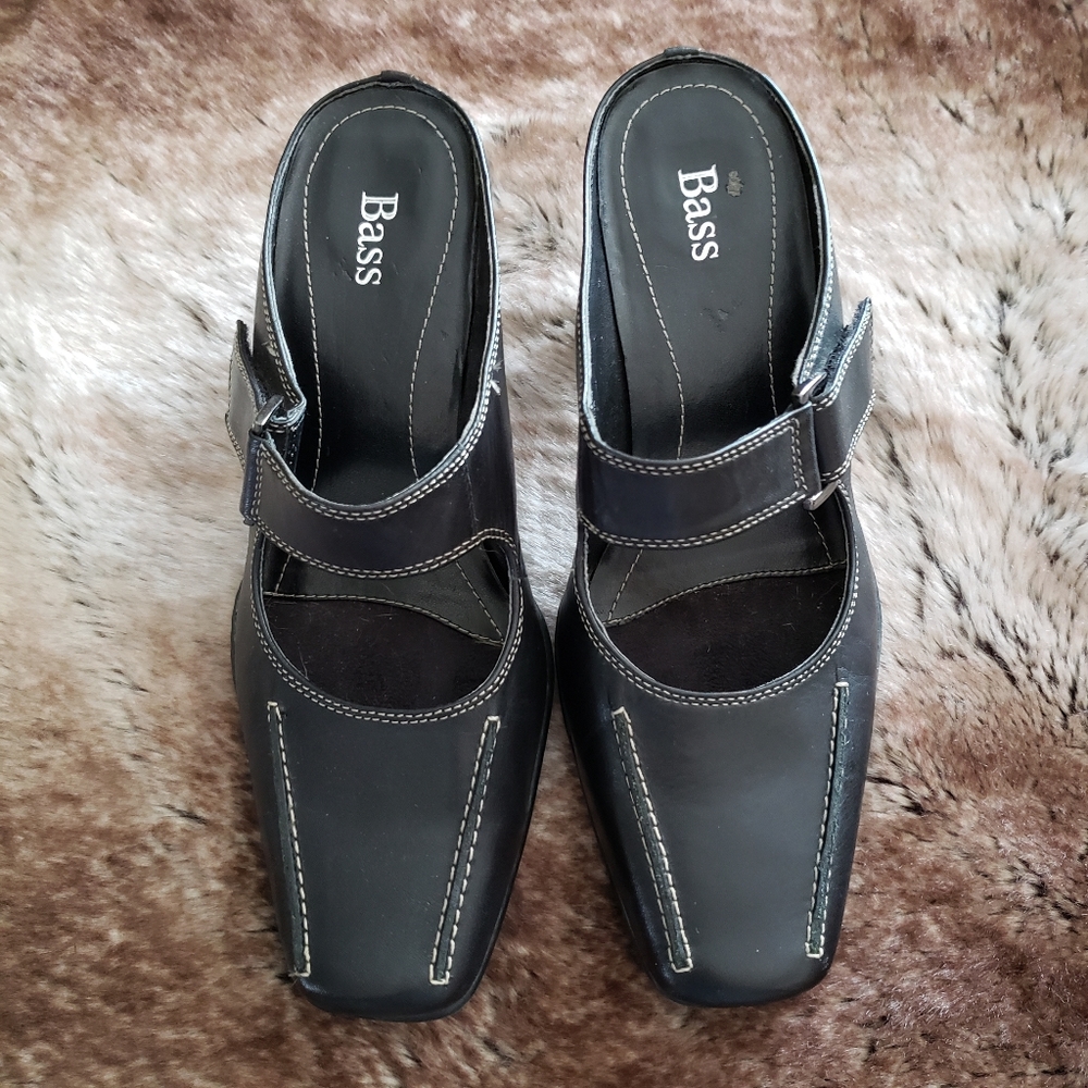 Bass Mule with velcro closure